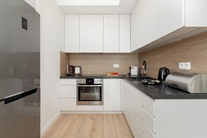 Kühlschrank, Ofen, Herdplatte, Geschirrspüler