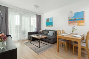 TV, offices - Obrońców Wybrzeża 3D | Bright Apartment | Parking (Gdańsk)