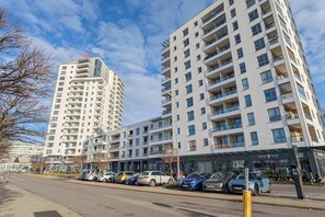 Exterior - Obrońców Wybrzeża 3D | Bright Apartment | Parking (Gdańsk)