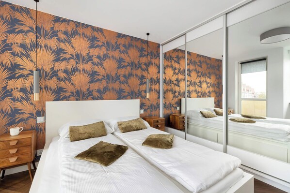 2 bedrooms, iron/ironing board, travel cot, WiFi