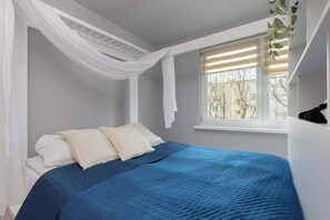 2 bedrooms, desk, iron/ironing board, travel cot