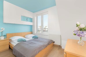 2 habitaciones, escritorio, tabla de planchar con plancha y wifi 