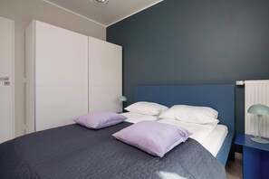 1 bedroom, iron/ironing board, travel cot, WiFi