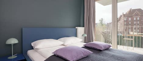 Ferros/tábuas de passar roupa, berço de viagem, Wi-Fi, roupa de cama