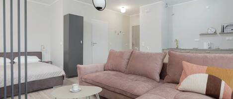 Fer et planche à repasser, lit de bébé portatif, Wi-Fi, literie fournie