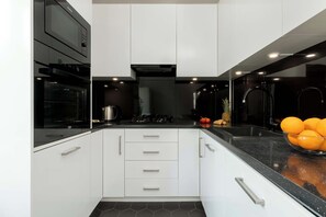 Kühlschrank, Ofen, Herdplatte, Geschirrspüler