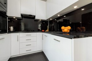 Kühlschrank, Ofen, Herdplatte, Geschirrspüler