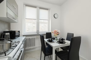 Fridge, microwave, oven, stovetop - Modern Studio in Gdansk | Smart TV | for 4 people (Gdańsk)