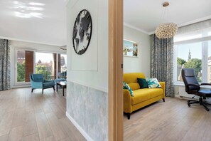 TV, offices - Rajska 8 | Gdańsk | Spacious Apartment | Air Conditioning (Gdańsk)