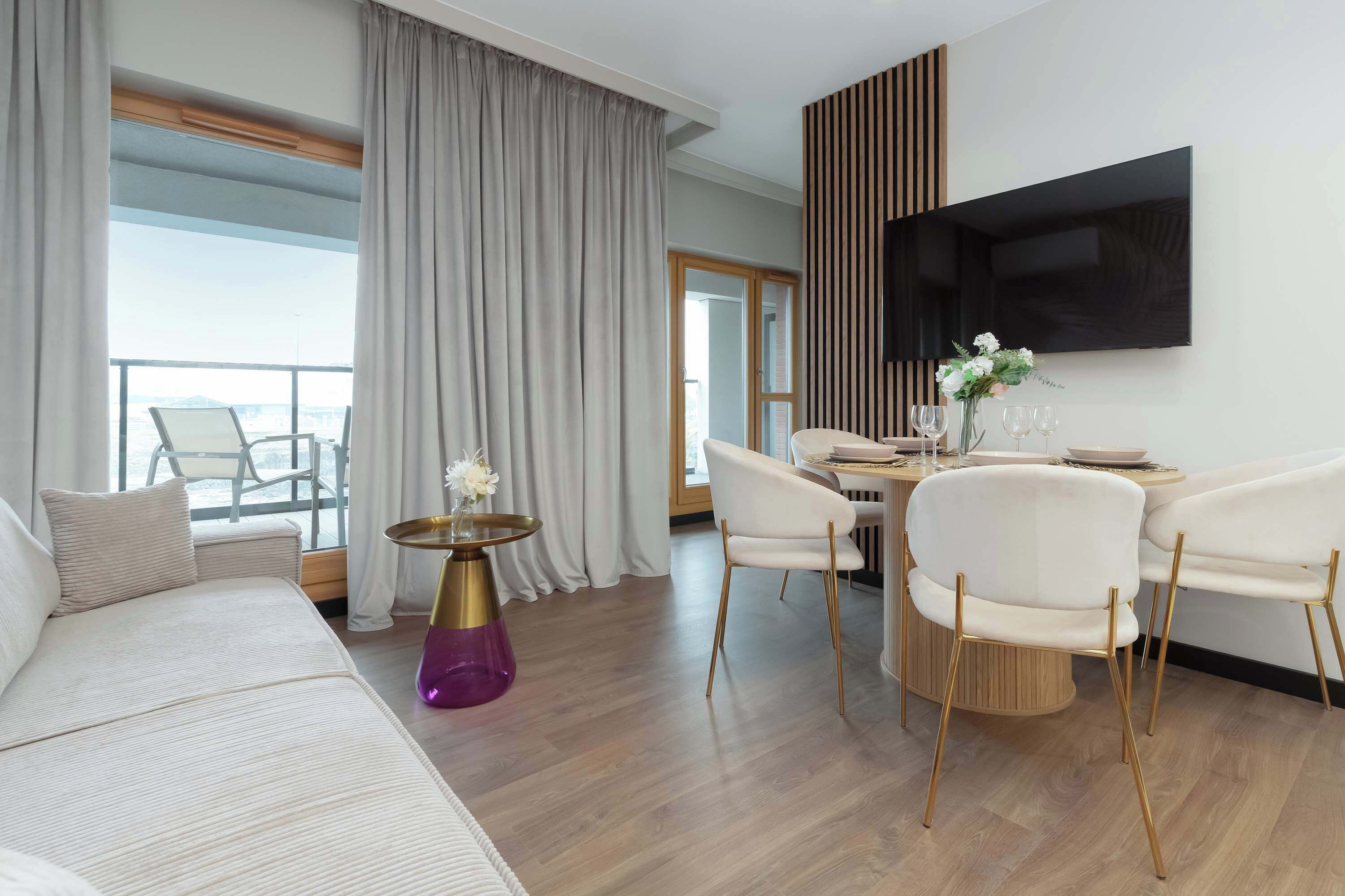 Televisión y oficina 