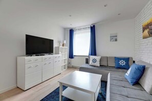 TV, offices - Comfortable Apartment | Close to the Center | Pet Friendly (Gdańsk)