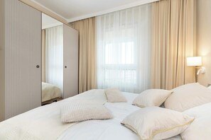 1 habitación, tabla de planchar con plancha, cuna de viaje y wifi 