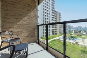 Property grounds - Modern Apartment with Parking by Noclegi Renters (Gdańsk)