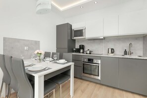 Fridge, microwave, oven, stovetop