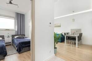 2 dormitorios, tabla de planchar con plancha, cuna de viaje y wifi