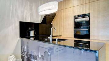 Kühlschrank, Ofen, Herdplatte, Geschirrspüler