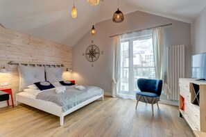 Tabla de planchar con plancha, wifi y ropa de cama