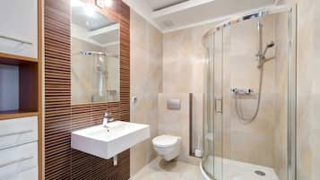 Een douche, een haardroger, handdoeken