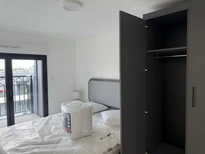 Apartment | 1 bedroom, laptop workspace, iron/ironing board, bed sheets