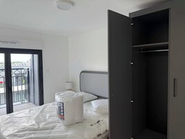1 habitación y espacio para trabajar con laptop 