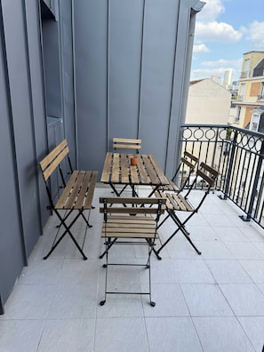 Apartment | Outdoor dining
