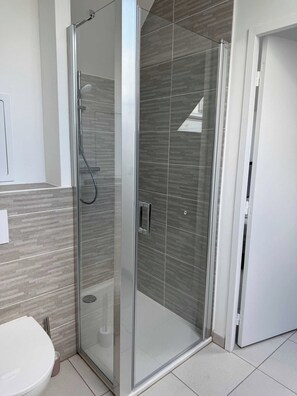 Apartment | Badezimmer | Haartrockner, Handtücher, Shampoo