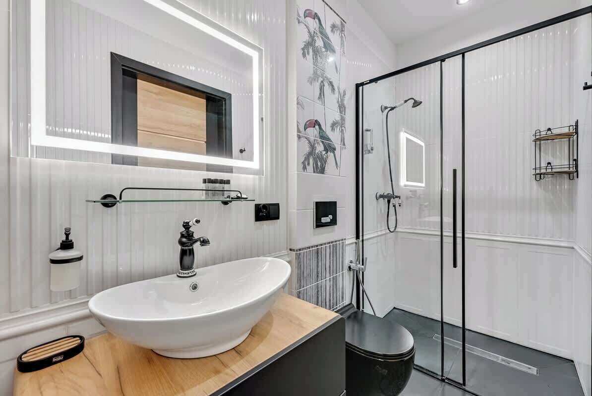 Dusche, Haartrockner, Handtücher