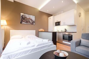 Iron/ironing board, travel crib, WiFi, bed sheets - Tandeta 1 |  Modern Studio | Bathtub (Gdańsk)