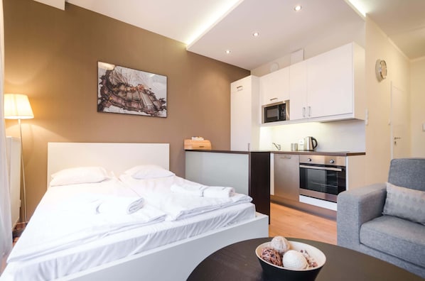 Iron/ironing board, travel cot, WiFi, bed sheets