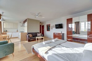 Iron/ironing board, travel cot, WiFi, bed sheets