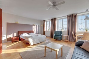 Iron/ironing board, travel crib, WiFi, bed sheets