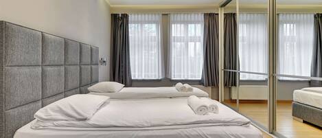 3 bedrooms, iron/ironing board, WiFi, bed sheets