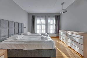 2 chambres, fer et planche à repasser, Wi-Fi, draps fournis