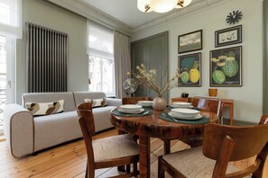 Dining - The Marien Apartments 1899 | Remote Work (Gdańsk)