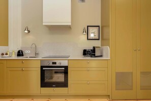 Geladeira, fogão, cooktop, lava-louças