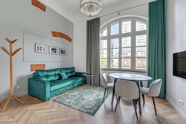 TV, offices - Wałowa 17 | Bright Apartment | Smart TV (Gdańsk)