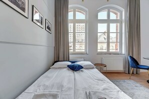 Iron/ironing board, WiFi, bed sheets