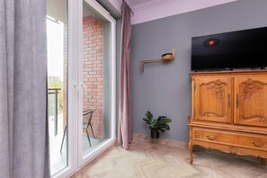 Unclassified image, 5 of 28, button