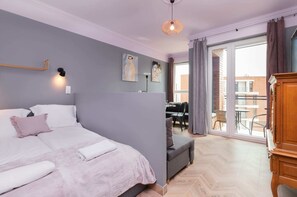 Iron/ironing board, WiFi, bed sheets