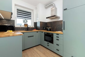 Fridge, microwave, oven, stovetop