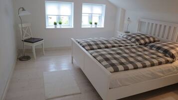 House | 3 bedrooms, individually furnished, iron/ironing board