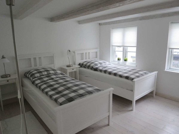 Maison | 3 chambres, ameublement personnalisé, fer et planche à repasser