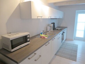 House | Private kitchen - Holiday Home With 3 Bedrooms (Flensburg)