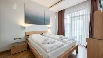 1 Schlafzimmer, Schreibtisch, Bügeleisen/Bügelbrett, Reisekinderbett