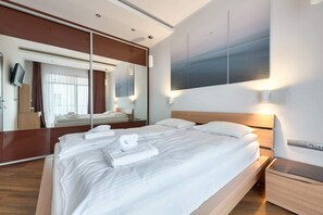 1 bedroom, desk, iron/ironing board, WiFi