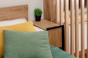 Iron/ironing board, travel cot, WiFi, bed sheets