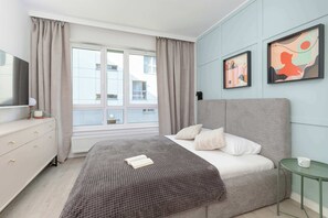 Iron/ironing board, travel crib, WiFi, bed sheets