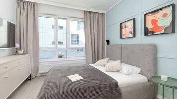 Iron/ironing board, travel crib, WiFi, bed sheets