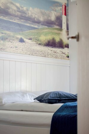 1 bedroom, iron/ironing board, travel cot, WiFi