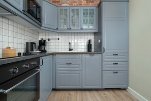 Fridge, microwave, oven, stovetop